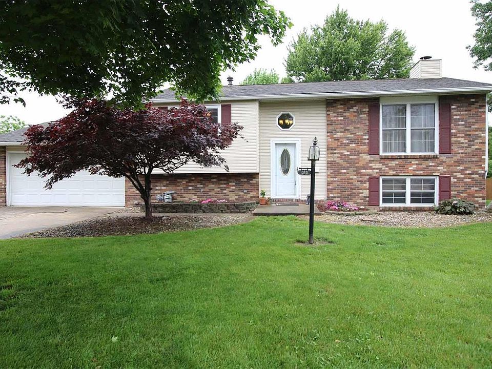 1st image of 810 W Miller Dr