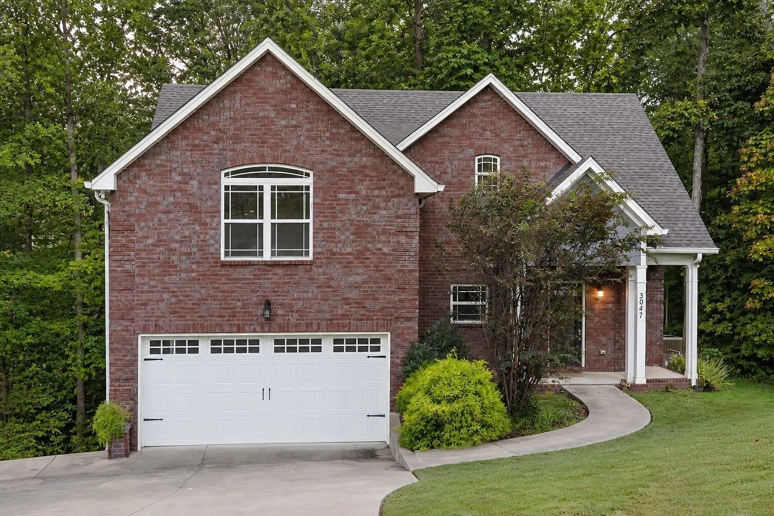 4 bed, 3.0 bath, 2620 sqft, $3,000 — Photo 1