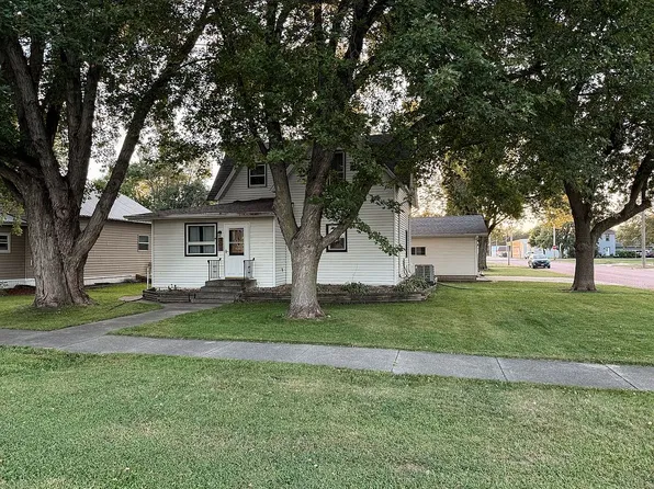 301 S Park St, Inwood, IA 51240
