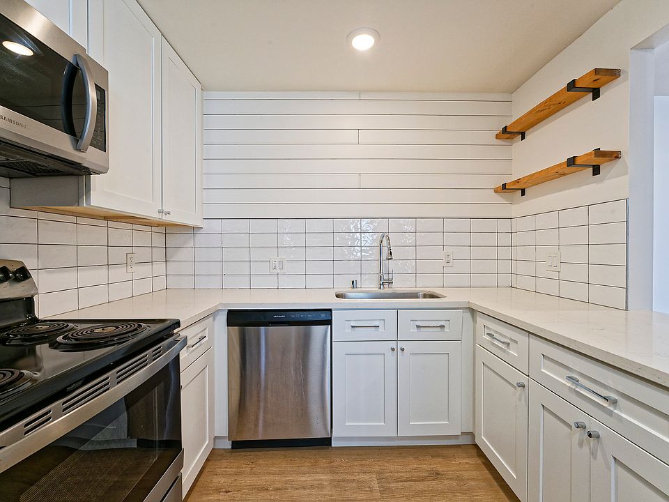 1st image of 2144 Royal Dr #6