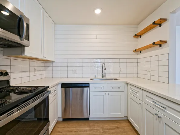 2144 Royal Dr #6, Santa Clara, CA 95050