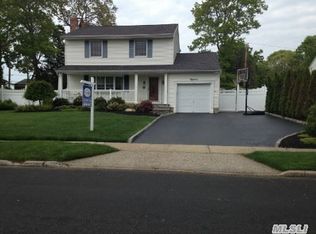 18 Schuyler Dr, Commack, NY 11725