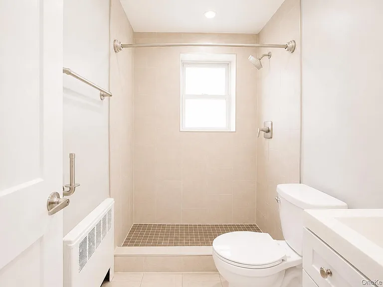 248 E Broadway #5 — Photo 16