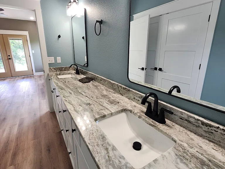 105 Adams Dr — Photo 14