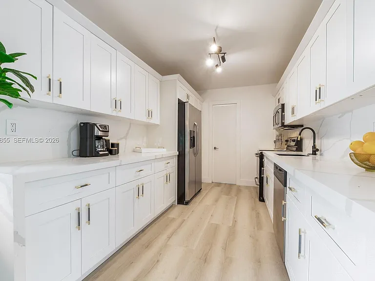 18641 Belview Dr — Photo 6