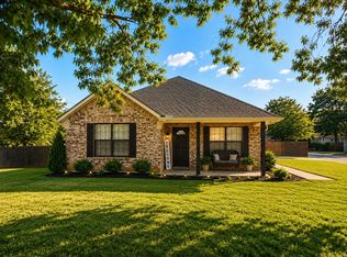 905 N Miller St, Decatur, TX 76234