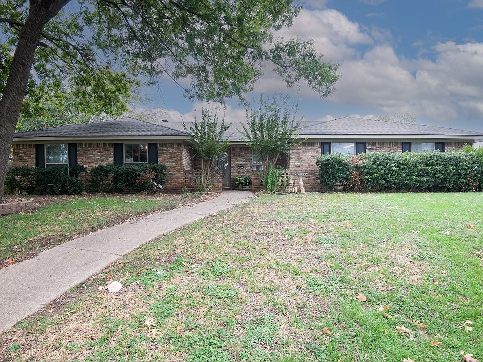 1st image of 441 Gingerbread Ln