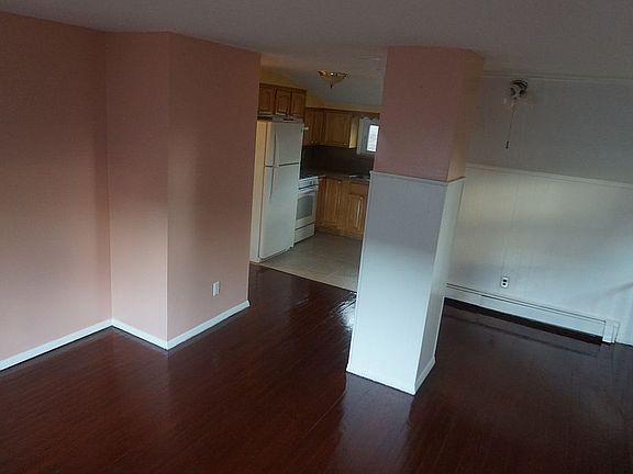 4th image of 82 Wood St