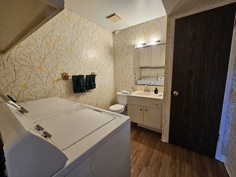 1548 Drake Dr — Photo 10