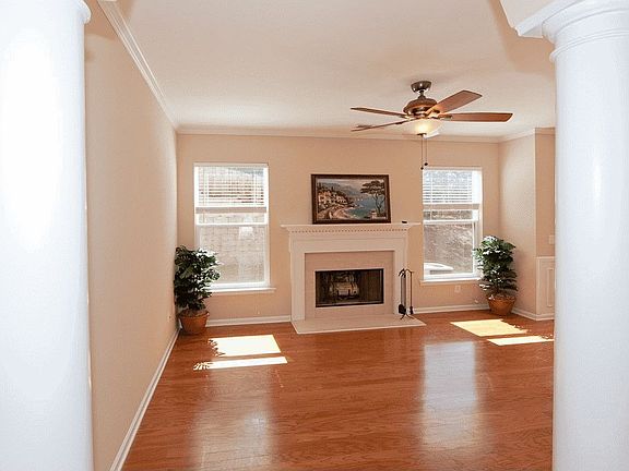FAMILY ROOM VIEW 2