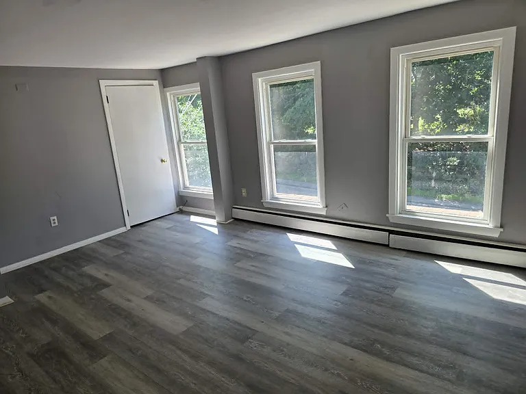 96 Maple St #B — Photo 2