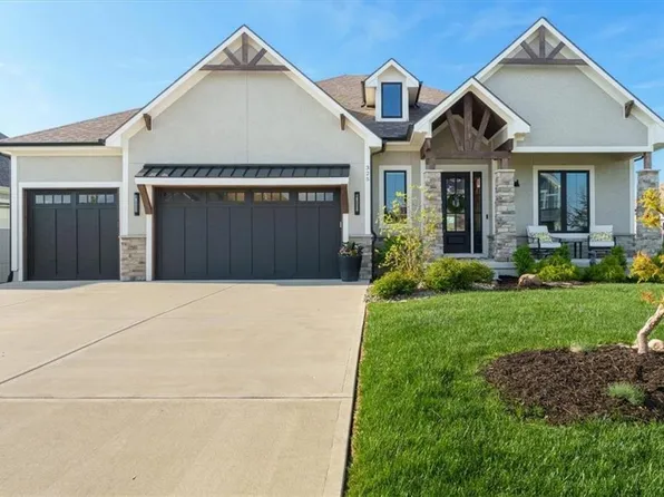 325 NW Ambersham Dr, Lees Summit, MO 64081