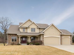 6826 NW 93rd St, Johnston, IA 50131