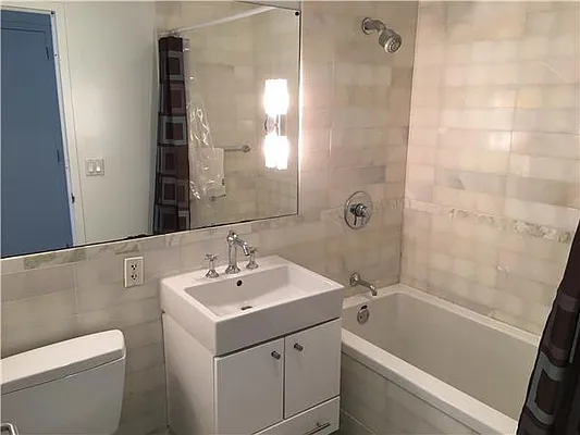 Sold by R New York | media 19