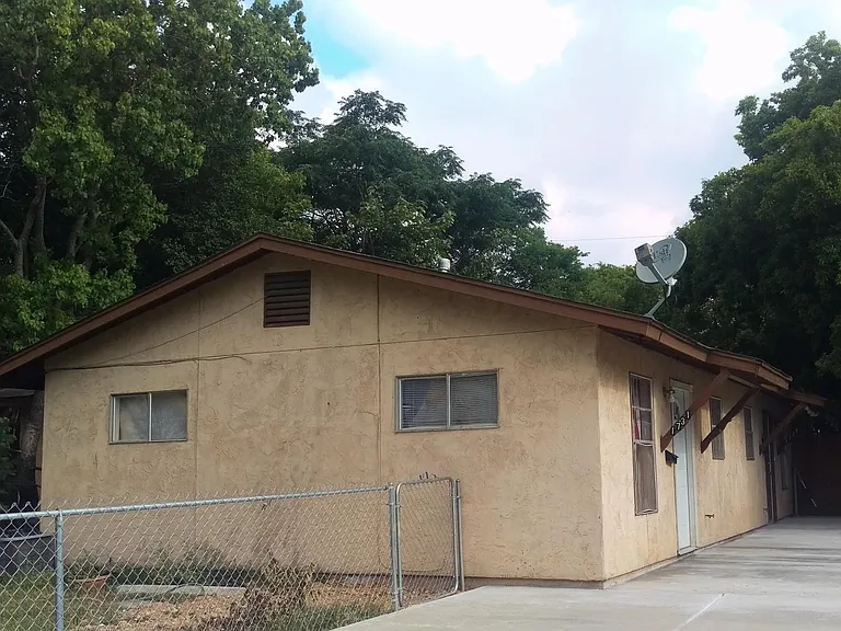 1731 Sacramento — Photo 17