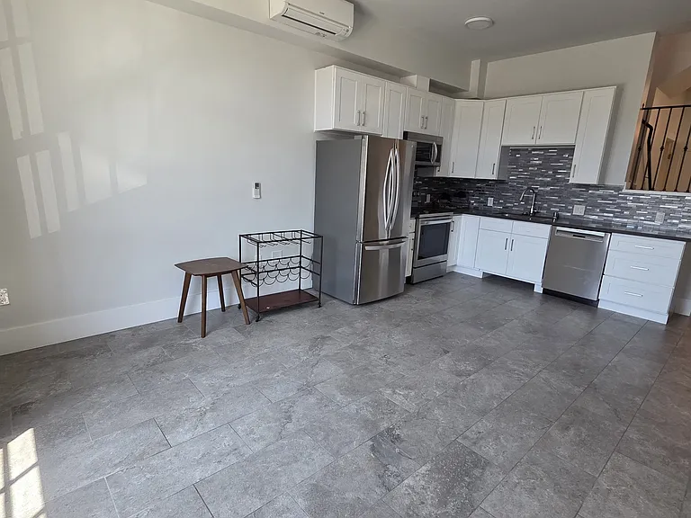 2550 Regent St #9 — Photo 10