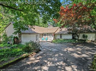 4863 Split Rail Dr, Brighton, MI 48114