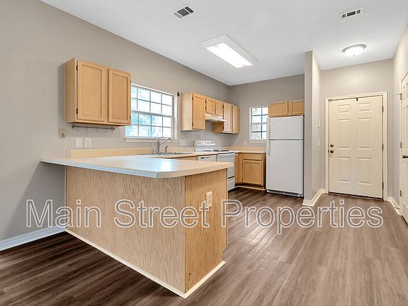 2nd image of 208 Wildflower Ln