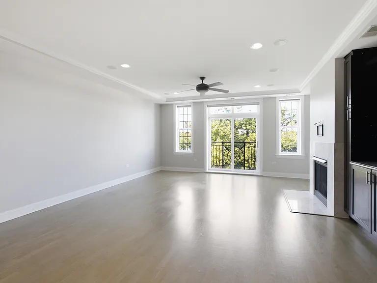 1915 W Diversey Pkwy #402 — Photo 5