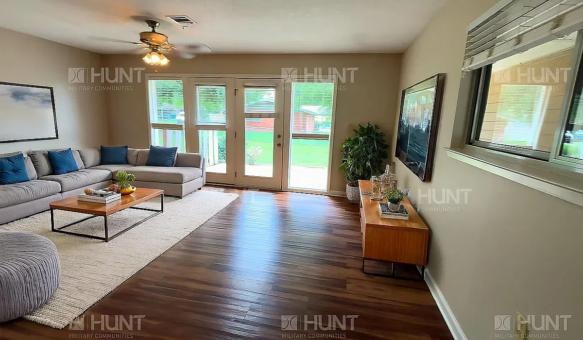 3 bed, 1250 sqft, $1,400 — Photo 1