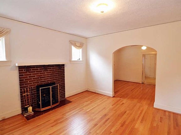 3rd image of 423 Stafford St