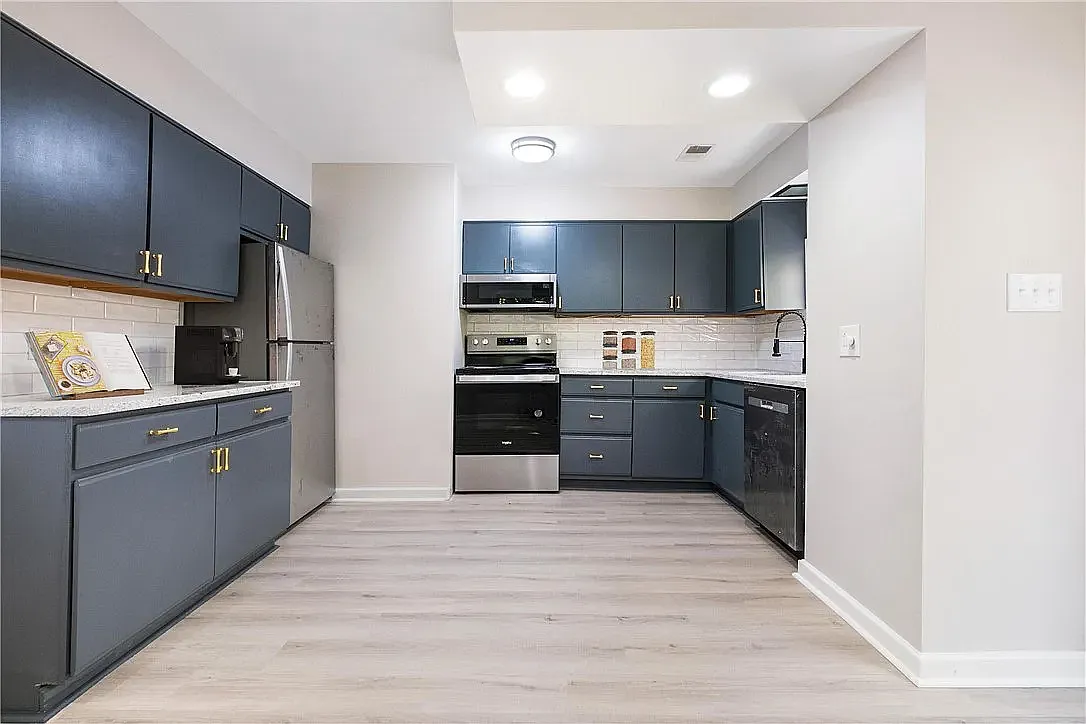 3 bed, 1498 sqft, $2,100 — Photo 1