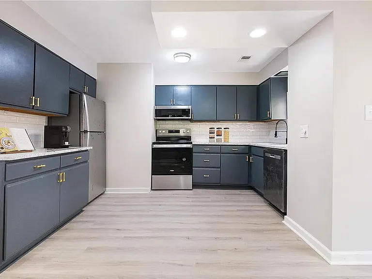 451 Neff St — Photo 1