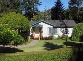 155 Valley View Dr, Gasquet, CA 95543