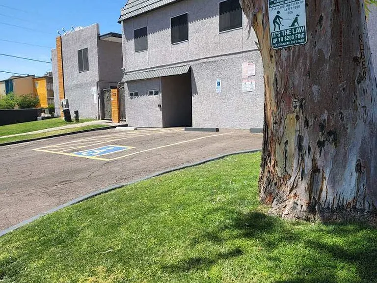 Modern Quarters Apartments — Photo 19