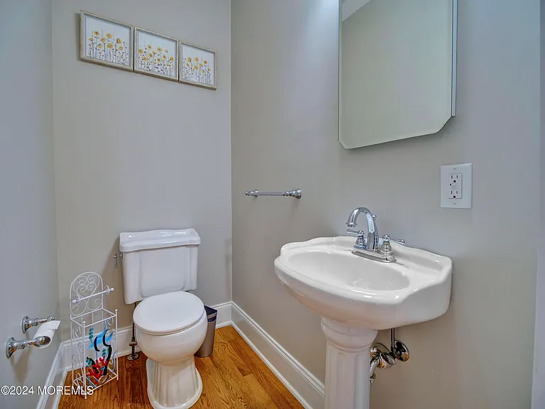 106 10th Ave — Photo 9