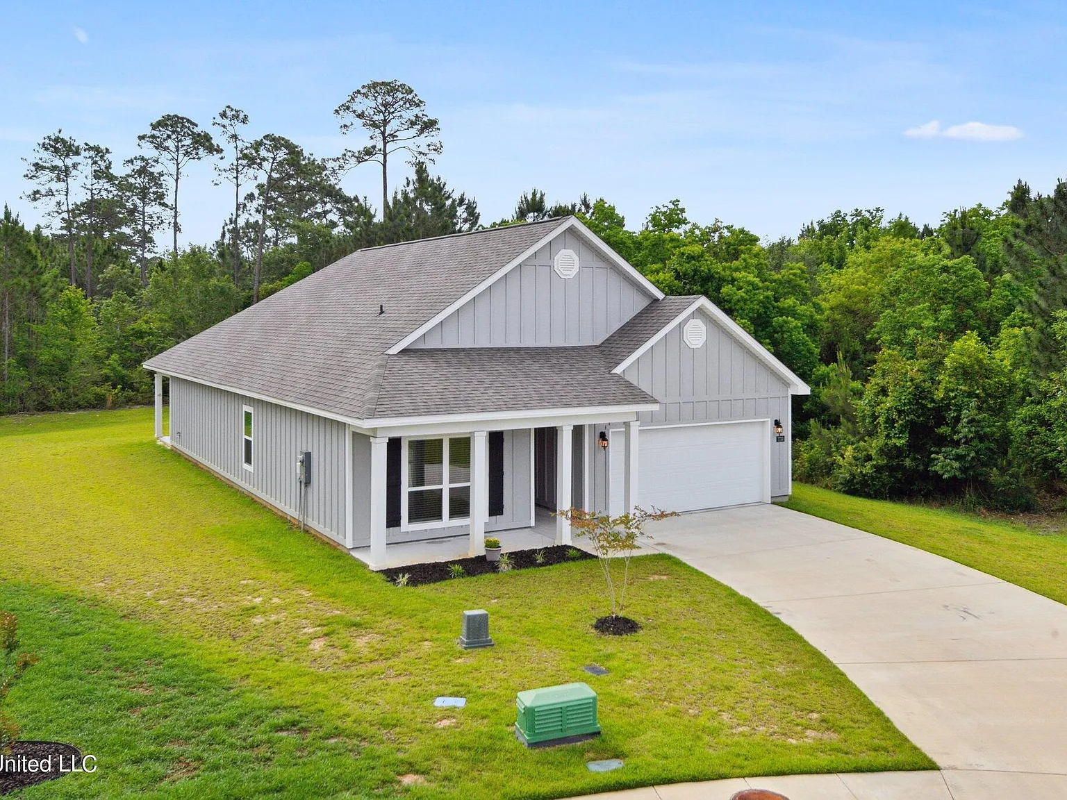 4 bed, 2.0 bath, 2047 sqft, $2,295 — Photo 2