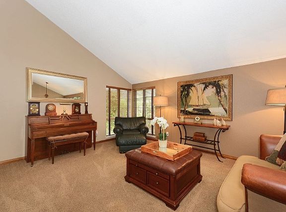 4th image of 25650 Velan Dr