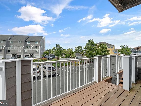 4th image of 405 14th St Unit 22