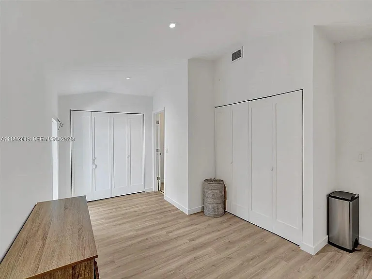 5705 SW 60th Ave — Photo 27