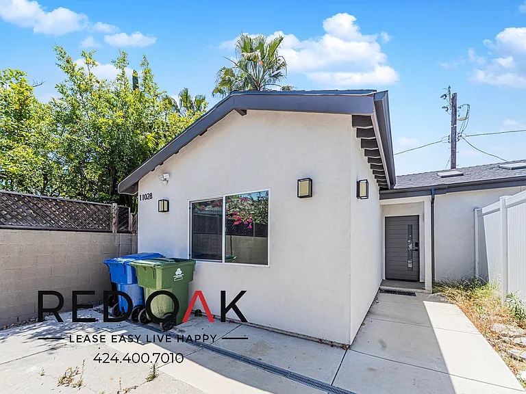 11028 Califa St — Photo 13