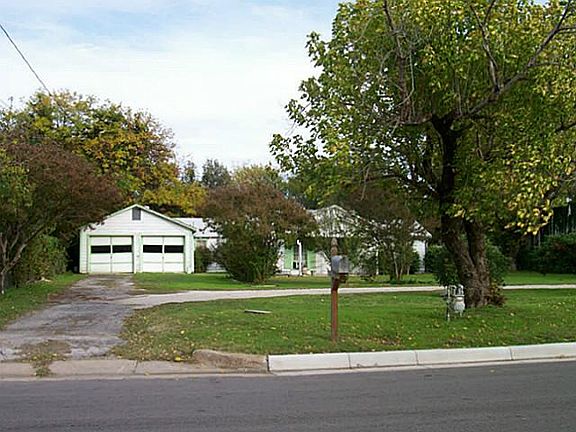 2nd image of 4825 Trentman St