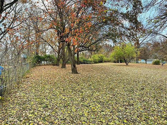3rd image of 61/62B Emerald Shore Dr