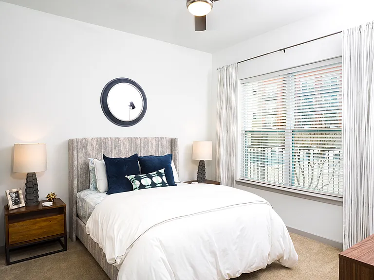 Lux on Main — Photo 6