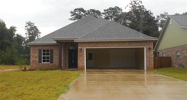 1st image of 104 Dean Dr NE