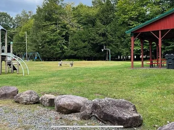 10 Lakeside Dr #B317, Albrightsville, PA 18210