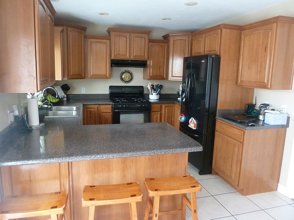 1st image of 473 W 750th St N