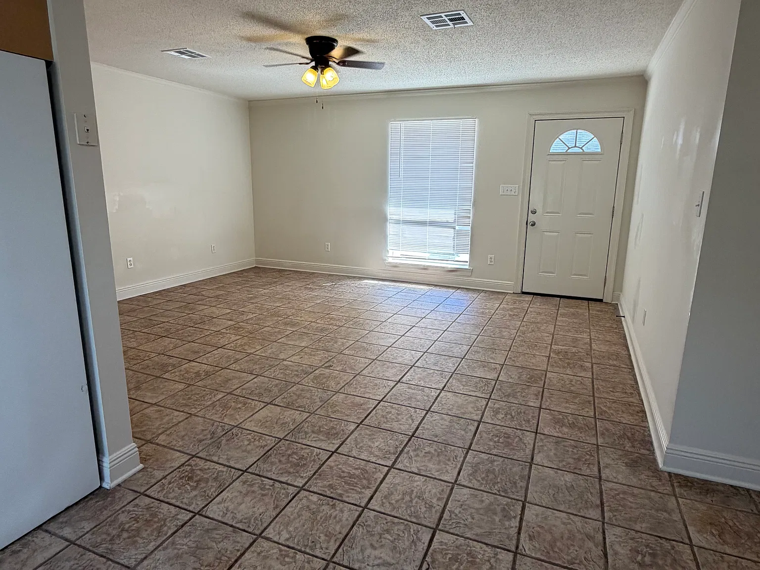 2 bed, 1250 sqft, $1,395 — Photo 2