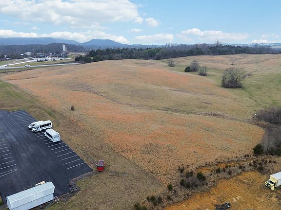 3rd image of 19 Yates Rd