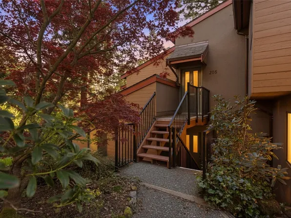 2341 Harbour Rd #205, Sidney, BC V8L 3X8