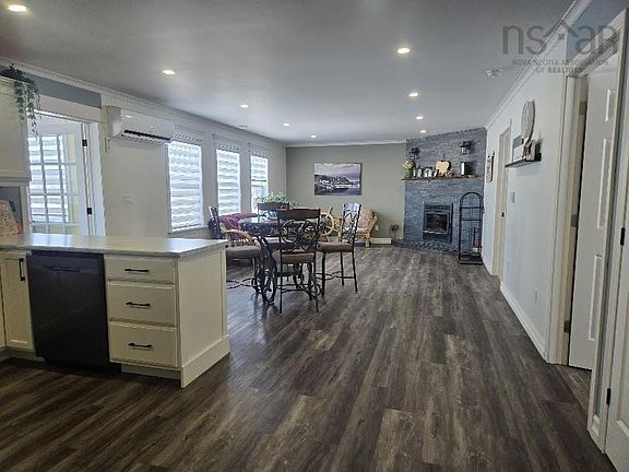 5th image of 26 Macmaster Ln