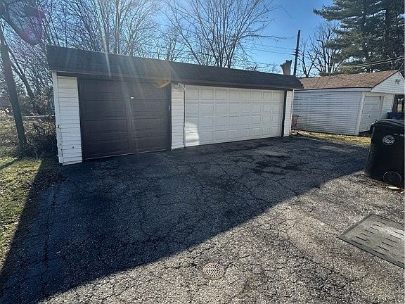 3rd image of 16016 S Lotus Dr