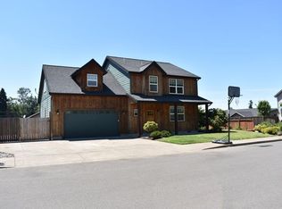 2303 S 8th St, Cottage Grove, OR 97424