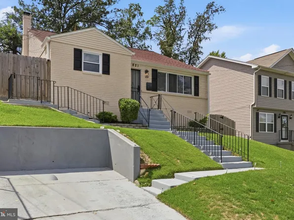 1821 Campbell Dr, Suitland, MD 20746