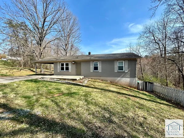 271 Huntington Hills Dr, Bassett, VA 24055