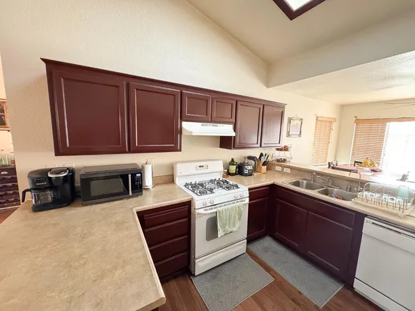 736 Ashbury Ct, Los Banos, CA 93635